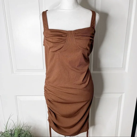 J.O.A side ruched bodycon dress (L) - Picture 5 of 14